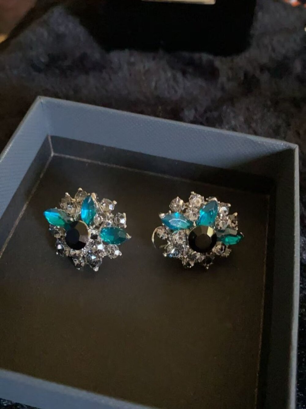 earrings - Picture 2 of 2